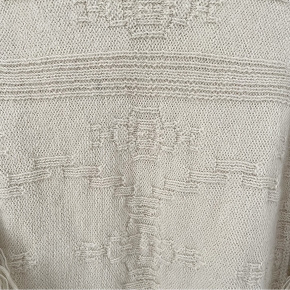 Hand made in Peru 100% baby Alpaca wool sweater with fringed sleeves in ivory - Picture 8 of 14